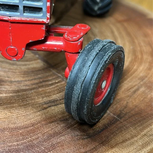 ERTL Vintage Farmall International Harvester 966 - 1/16 scale - Picture 9 of 17